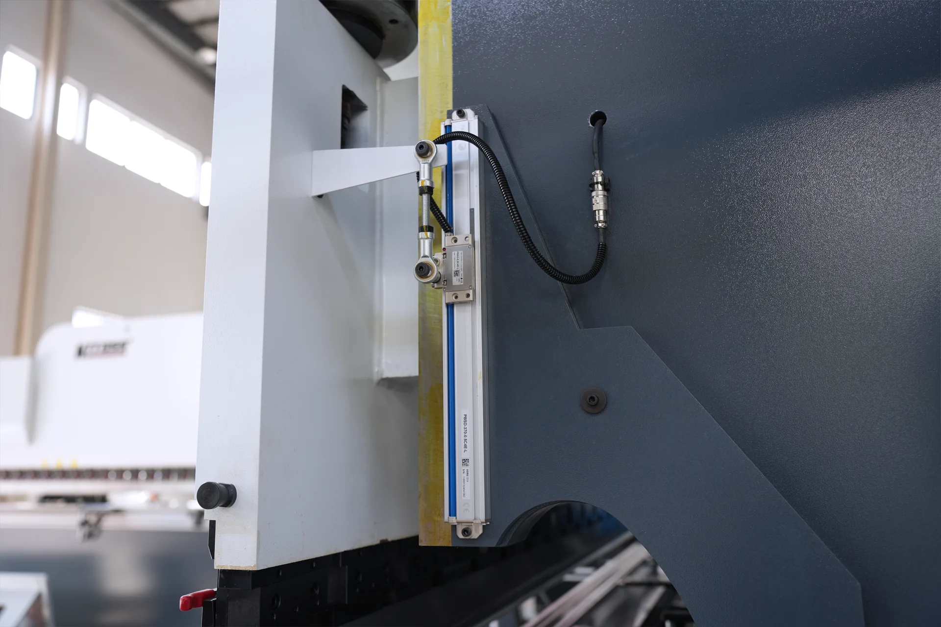 320Ton Press Brake Machine for Sale, MB8-320T4000 DA53T 4+1 Sheet Metal Press Brake price - Pictures 12 Fagor Grating Ruler