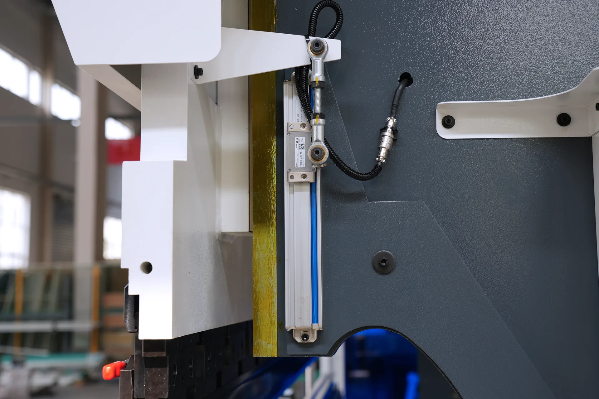 Sheet metal automated bending machine, PBS-135T3200 DA58Tx 4+1 axis sheet bender - Pictures 12 Sheet metal automated bending machine, PBS-135T3200 DA58Tx 4+1 axis sheet bender - fagor grating ruler