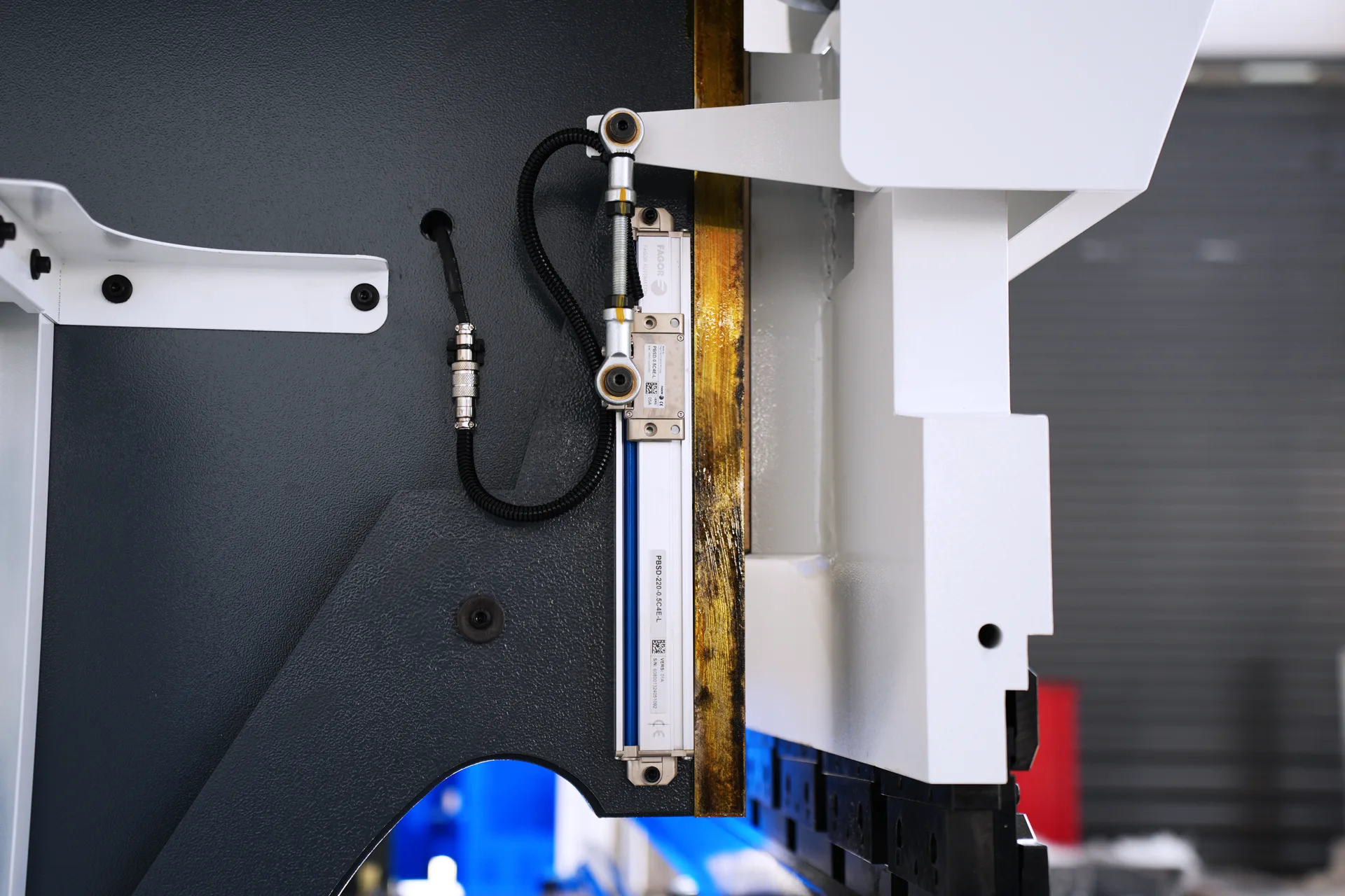 DELEM DA66T Metal Bending Machine, PBS-175T3200 DA66T 6+1 Axis - Pictures 12 DELEM DA66T Metal Bending Machine, PBS-175T3200 DA66T 6+1 Axis - fagor grating ruler 3