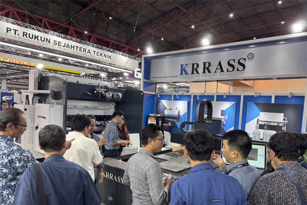 Table fiber laser cutting machines shine at Indonesian exhibition - Pictures 9 Fiber Laser cutting Machine