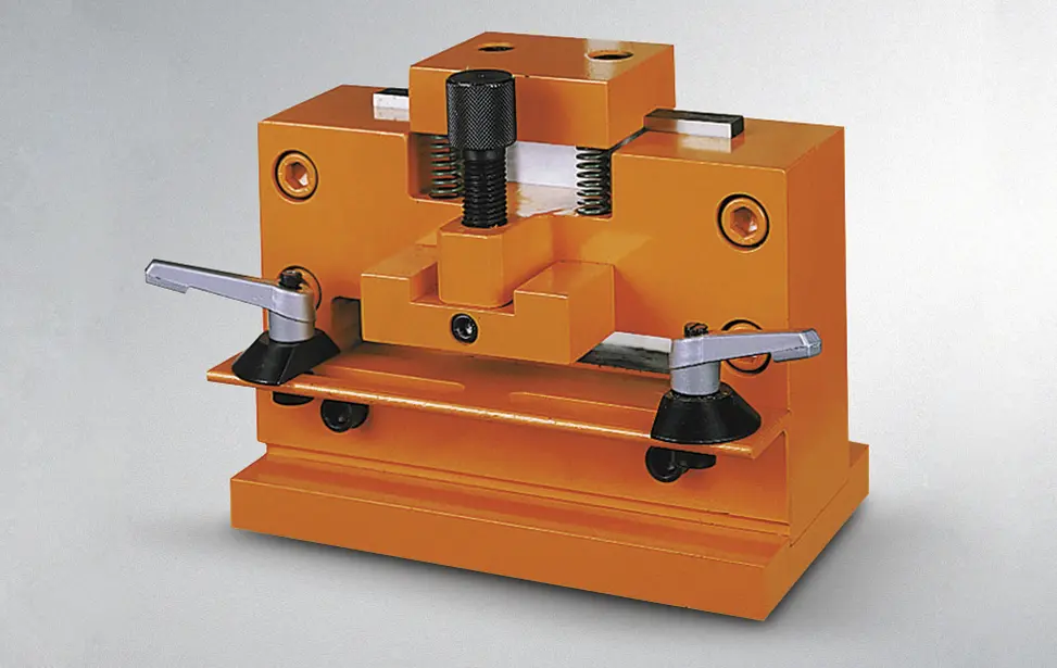 Hydraulic Punching Machine - Pictures 8 Flat bar shearing