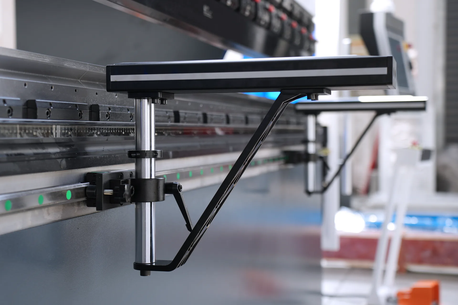 DELEM DA66T Metal Bending Machine, PBS-175T3200 DA66T 6+1 Axis - Pictures 23 DELEM DA66T Metal Bending Machine, PBS-175T3200 DA66T 6+1 Axis - front material support 3