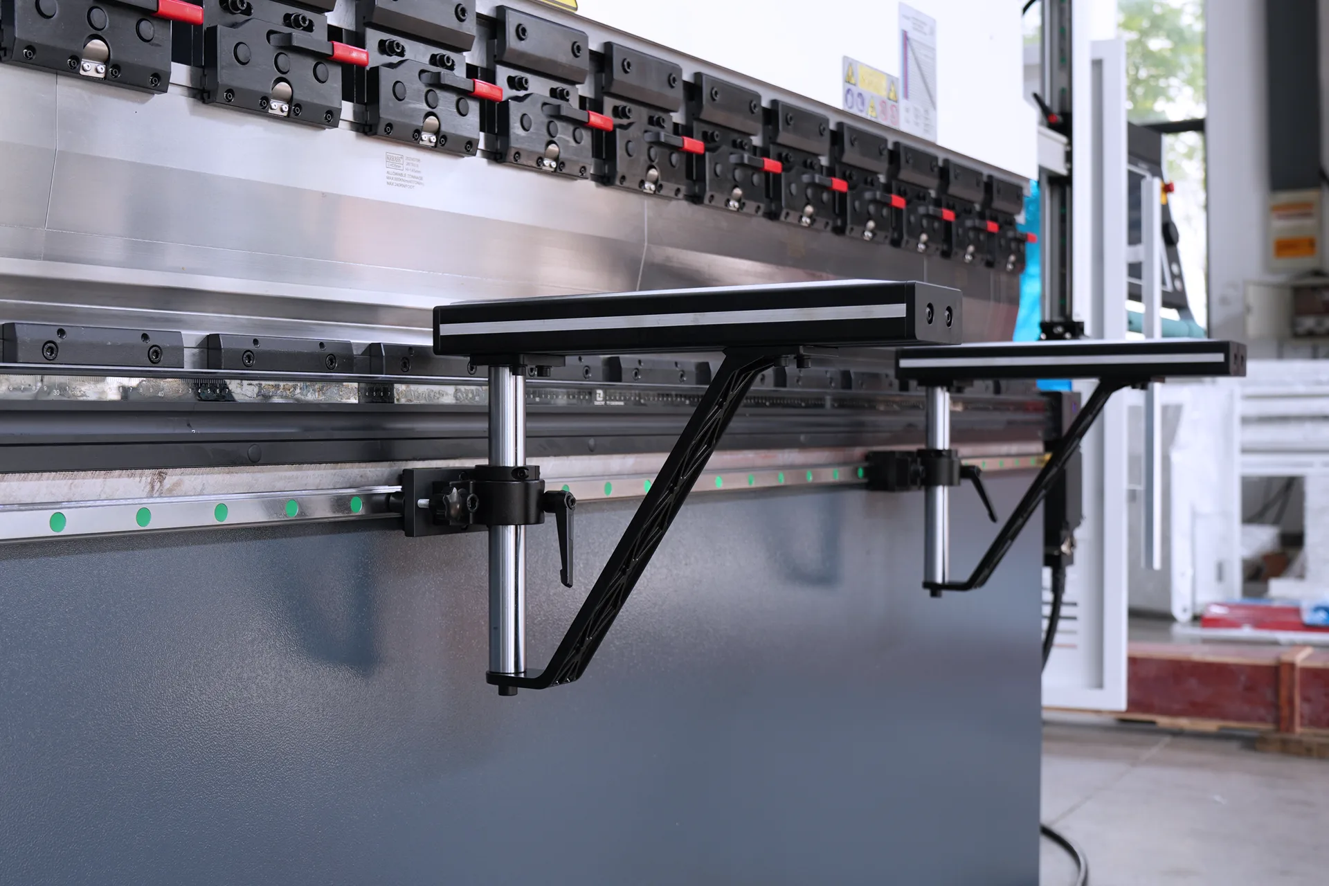 DELEM DA66T Press Brake Machine Price, PBS-110T2500 DA66T 6+1 Axis - Pictures 20 DELEM DA66T Press Brake Machine Price, PBS-110T2500 DA66T 6+1 Axis - front material support