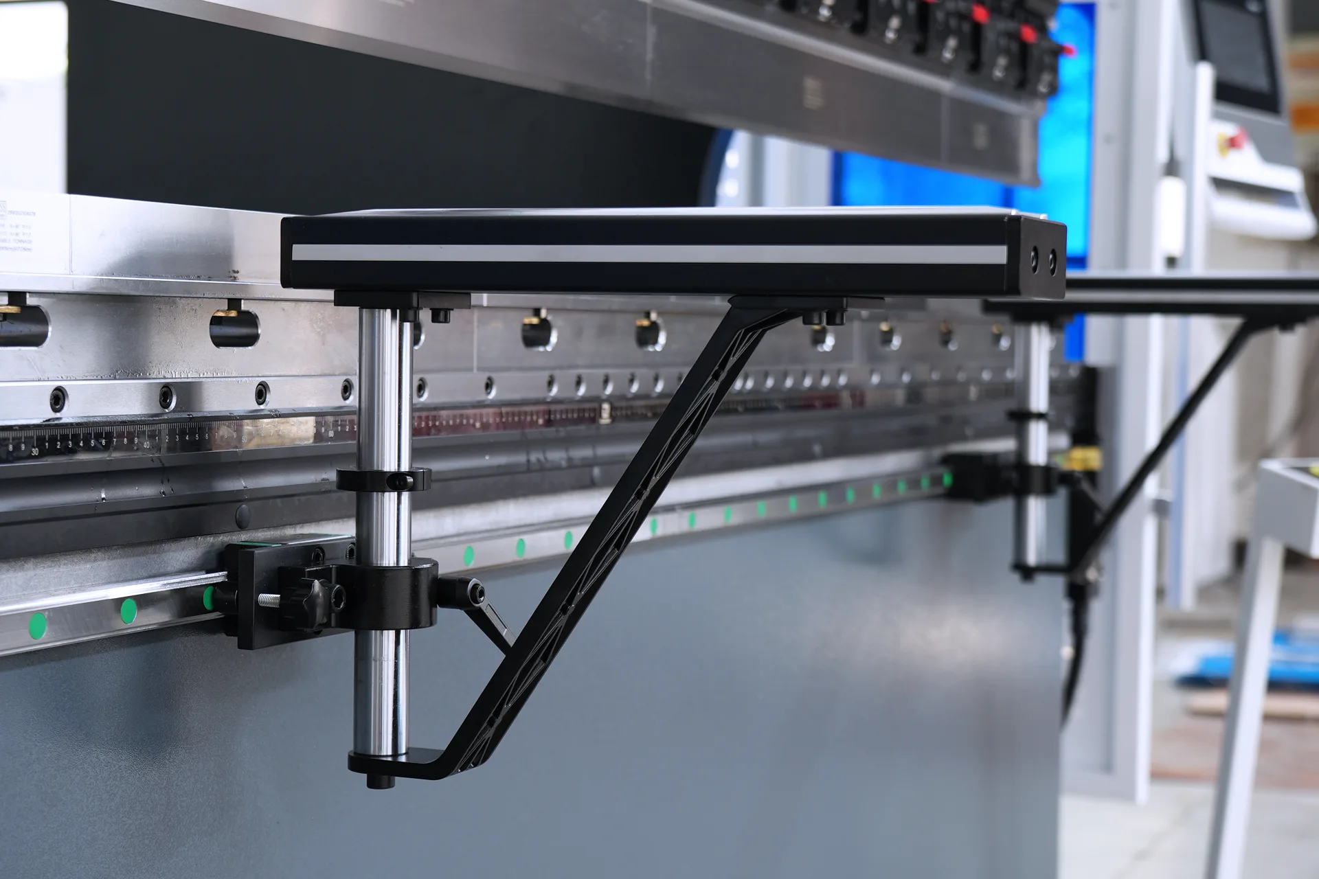 CNC Bending Machine, 110Ton Sheet Metal Bending Machine, Best Bending Machine Brand - Pictures 23 CNC Bending Machine, 110Ton Sheet Metal Bending Machine, Best Bending Machine Brand - front material support 1