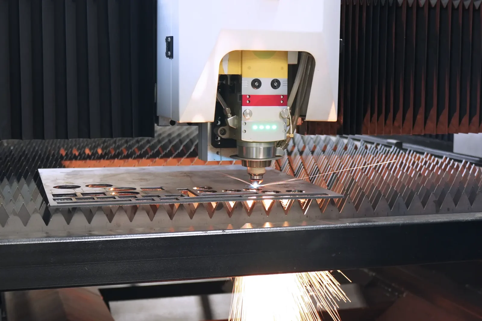 Choosing the Best Laser Cutting Power for Metal in 2025 - Pictures 9 Common Mistakes When Choosing Laser Cutting Machine Power