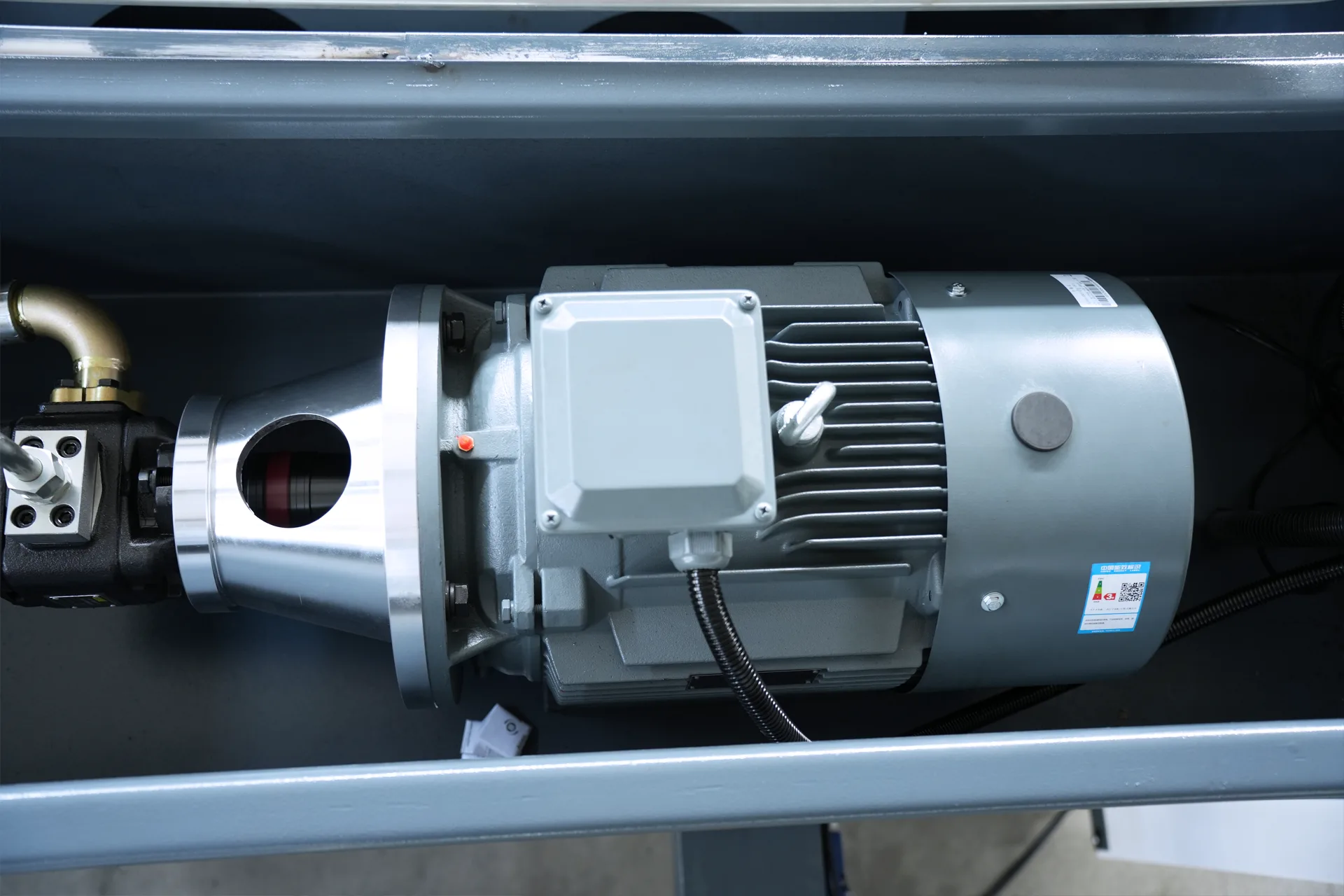Swing Beam Hydraulic Shearing Machine - Pictures 5 Swing Beam Hydraulic Shearing Machine - german siemens main motor 1