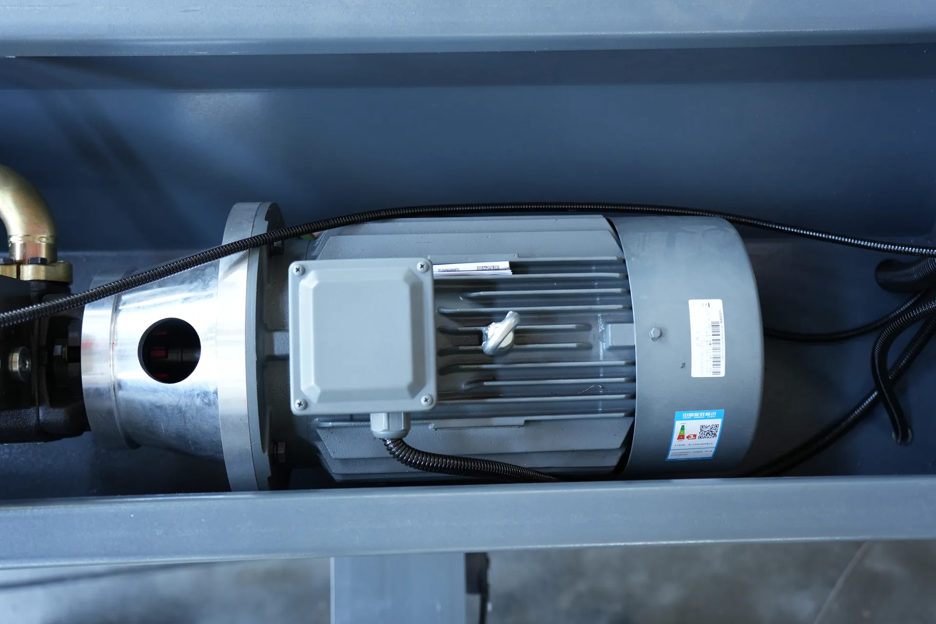 QC12K-6X3200 With ESTUN E21S Hydraulic Shearing Machine - Pictures 14 German Siemens Main Motor