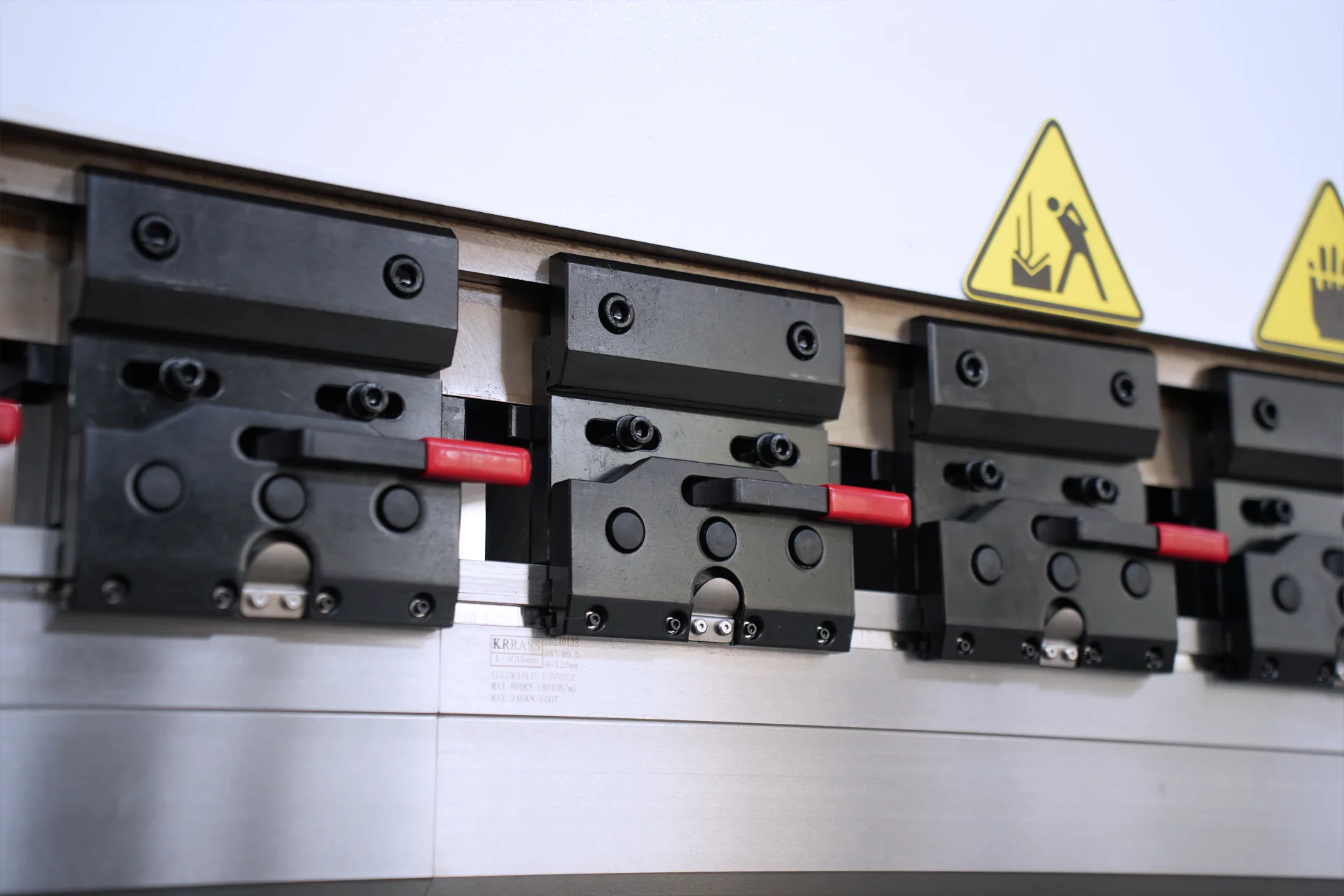 320Ton Press Brake Machine for Sale, MB8-320T4000 DA53T 4+1 Sheet Metal Press Brake price - Pictures 19 High-precision Quick Mold Change Device