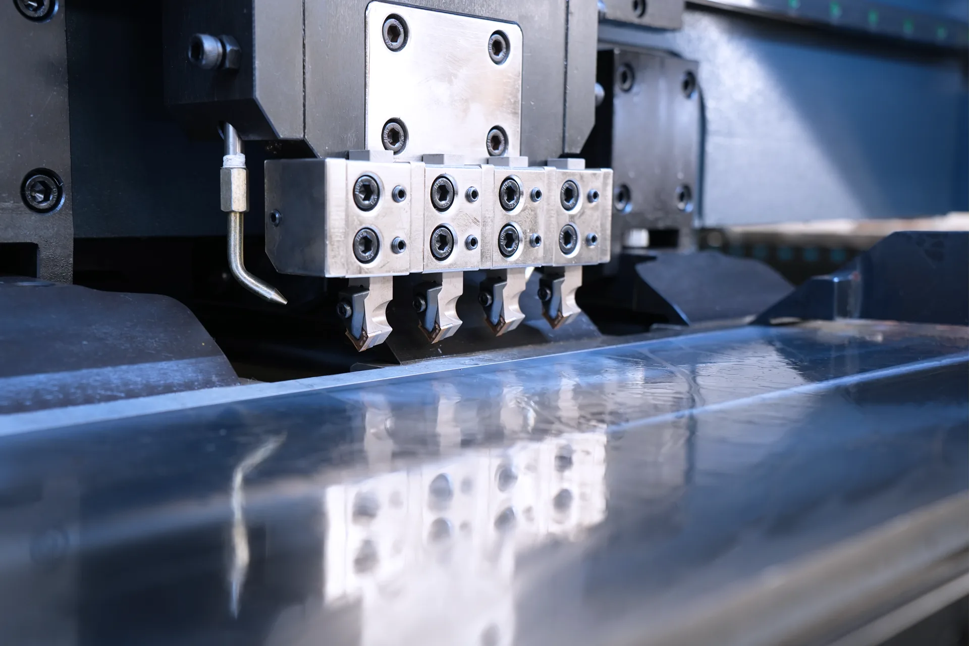V Groover For Sale, Vertical V Grooving Machine HRK-1250X3200 - Pictures 12 High-Precision V Grooving Rails