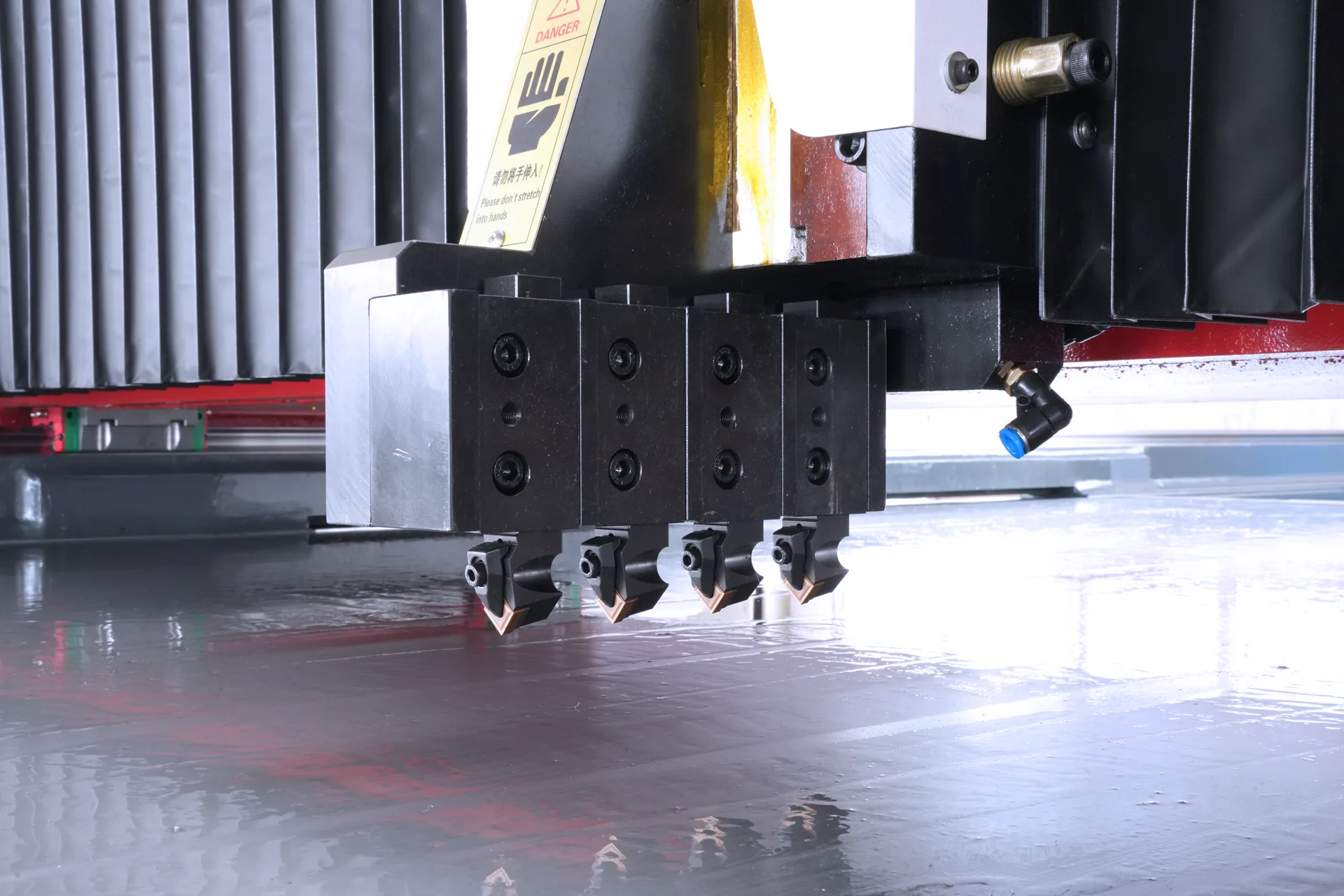 V Grooving Sheet Metal, Horizontal V Grooving Machine, RAS-1500X4000 - Pictures 11 High-Precision V Grooving Rails