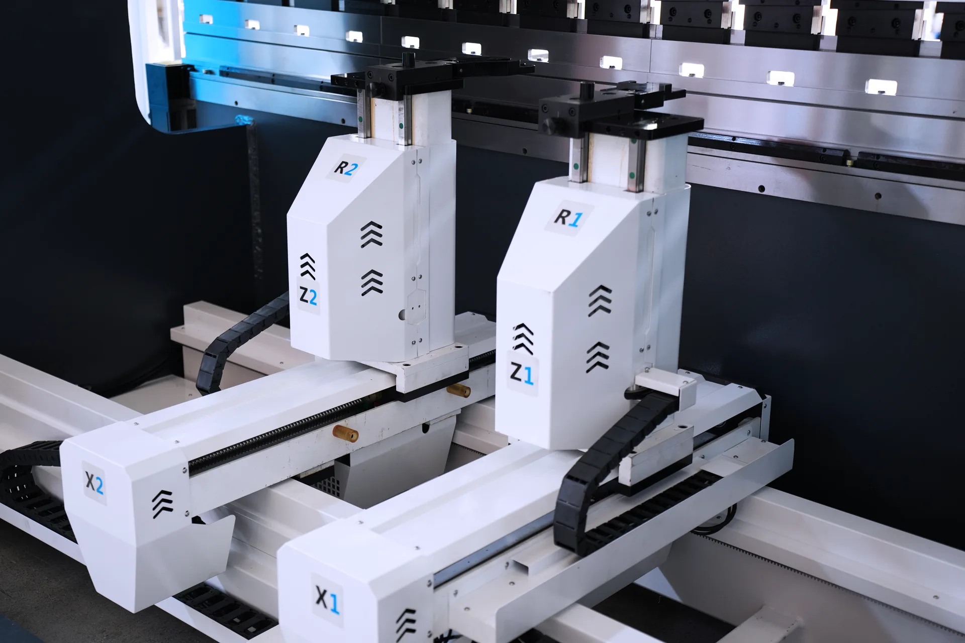 DELEM DA66S CNC Press Brake for Sale, PBS-110T3200 DA66S 8+1 Axis - Pictures 18 DELEM DA66S CNC Press Brake for Sale, PBS-110T3200 DA66S 8+1 Axis - hiwin linear guides and ball screws