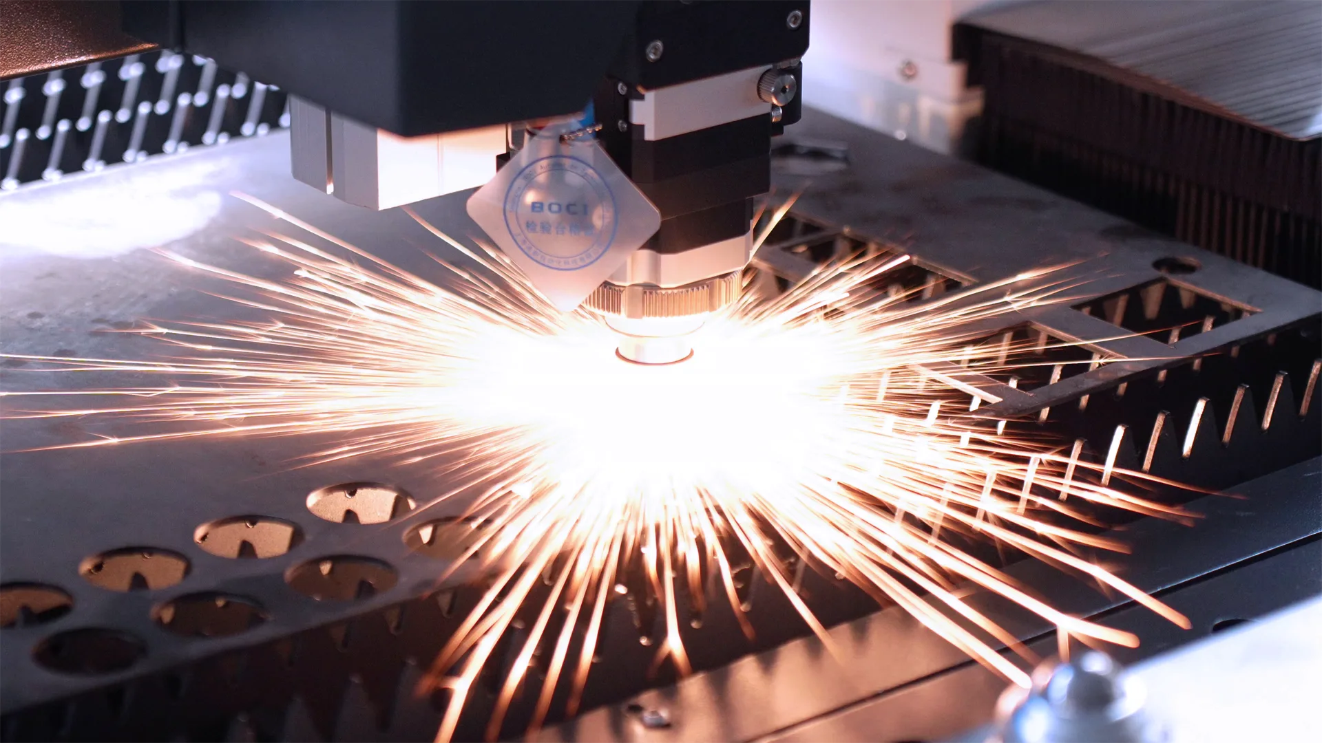 How to Choose the Right Laser Power for Metal Cutting