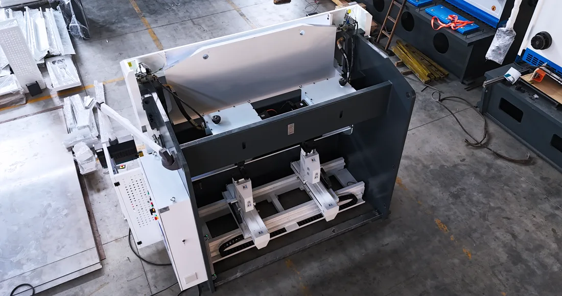 Hybrid Press Brake PBE-135T3200 Thumb