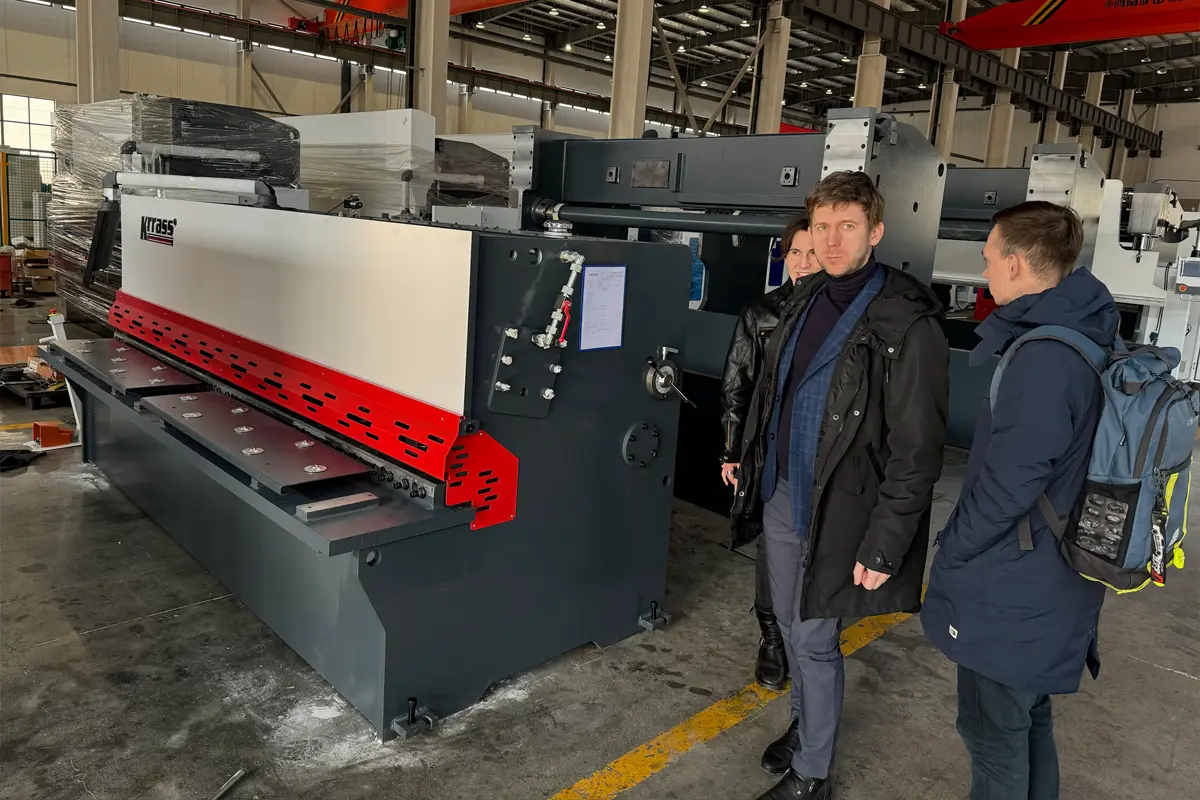 Welcome Russian customers and sign for two machines including press brake - hydraulic shearing machine and russian customers