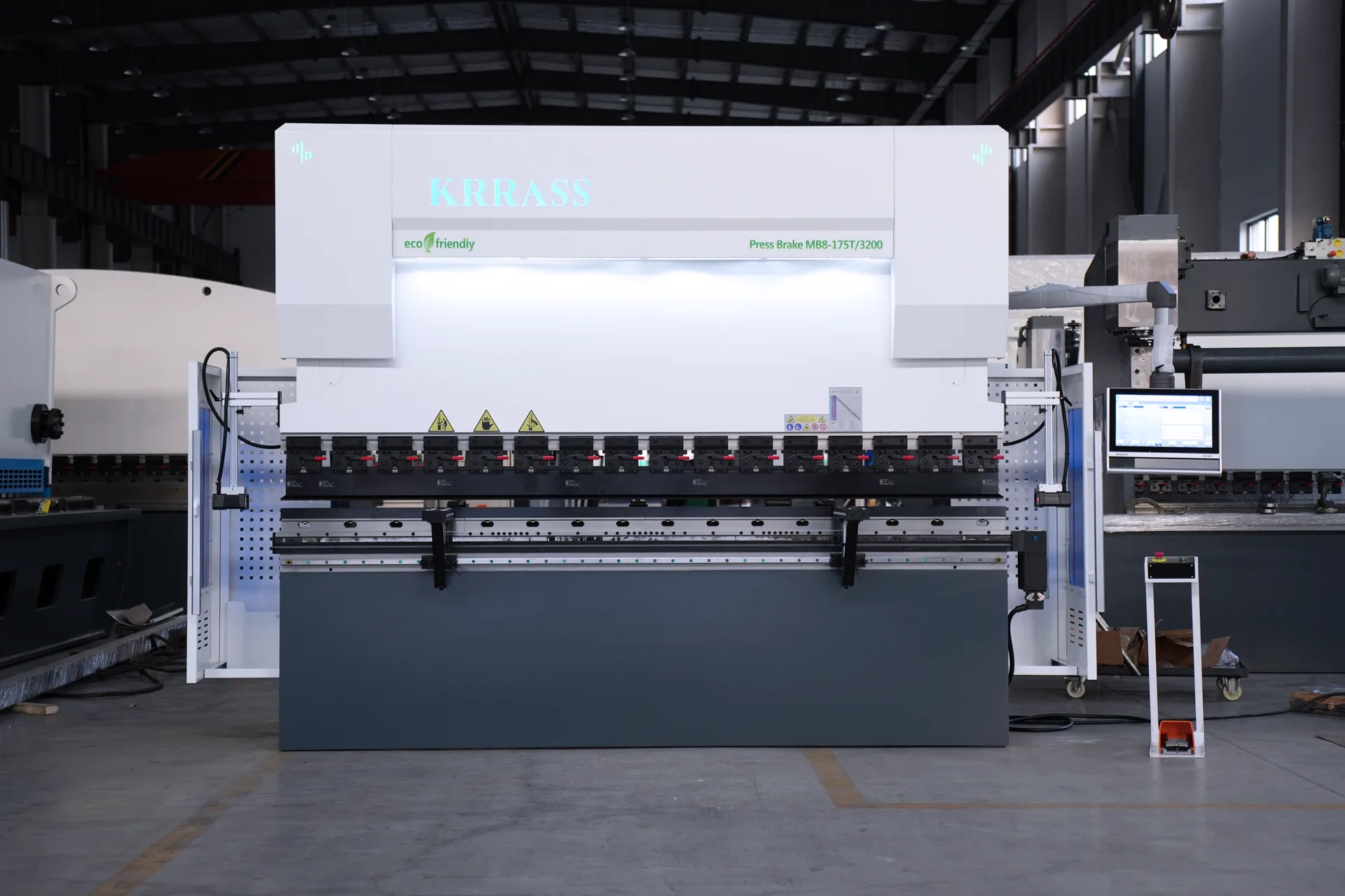 Hydraulic Sheet Metal Press Brakes For Sale, MB8-175T3200 DA58Tx 4+1 axis Press Brakes - Pictures 9 Hydraulic Sheet Metal Press Brakes For Sale, MB8-175T3200 DA58Tx 4+1 axis Press Brakes