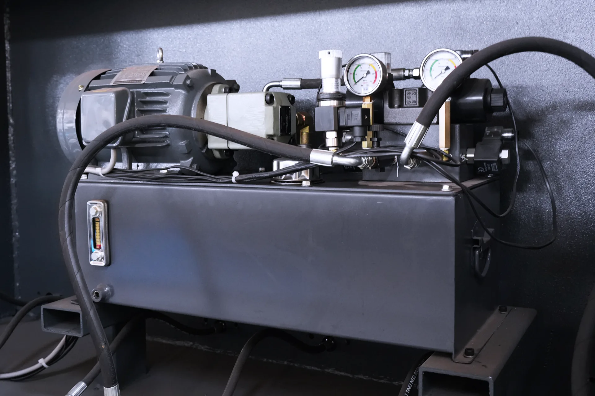 V Groover For Sale, Vertical V Grooving Machine HRK-1250X3200 - Pictures 16 Hydraulic Station