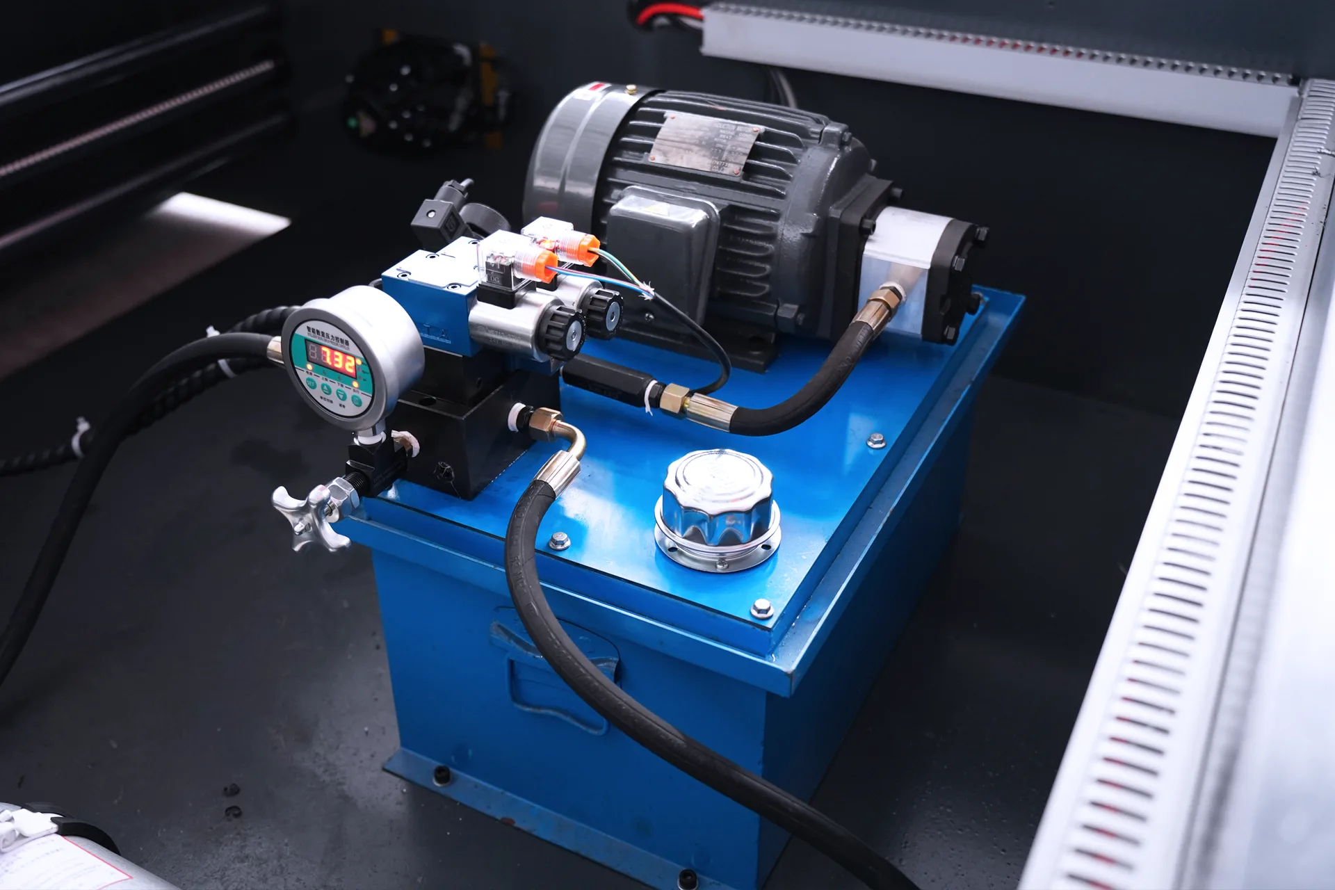 V Grooving Machine for Sheet Metal, Horizontal V Grooving Machine, RAS-1250X3200 - Pictures 14 Hydraulic Station