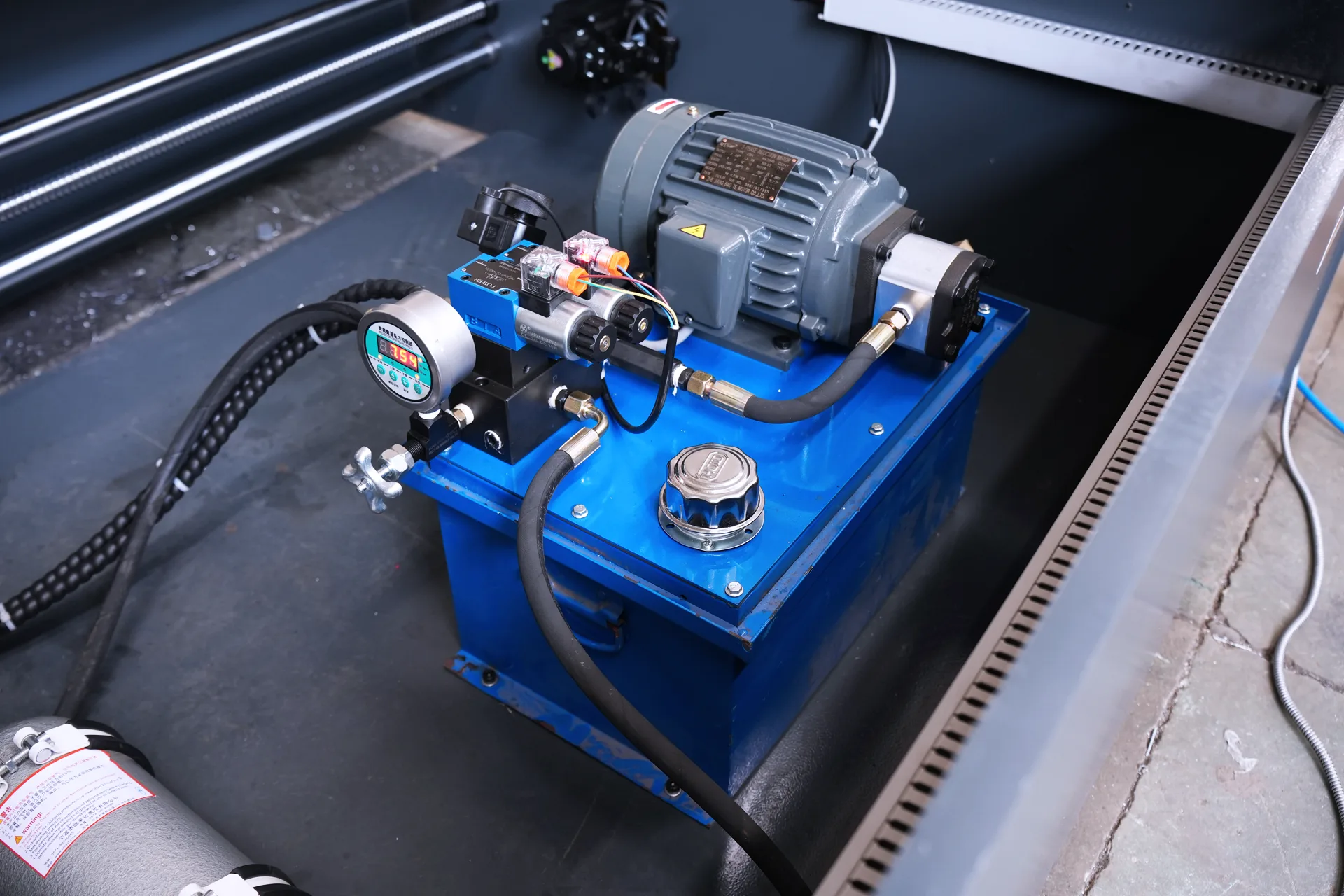 V Grooving Sheet Metal, Horizontal V Grooving Machine, RAS-1500X4000 - Pictures 14 Hydraulic Station