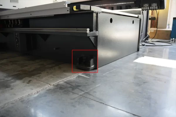 Horizontal V Groover Machine Installation Tutorial - I - Pictures 7 KRRASS V groove machine Leveling Bolt (left back)