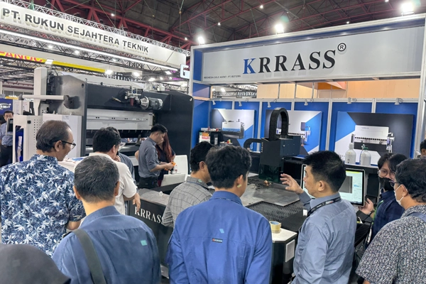 Table fiber laser cutting machines shine at Indonesian exhibition - Pictures 8 laser cutting machine for sheet metal