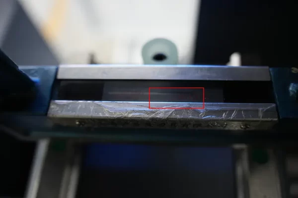 DELEM DA58T CNC press brake installation-I - Pictures 9 Make sure the level bubble is in the middle