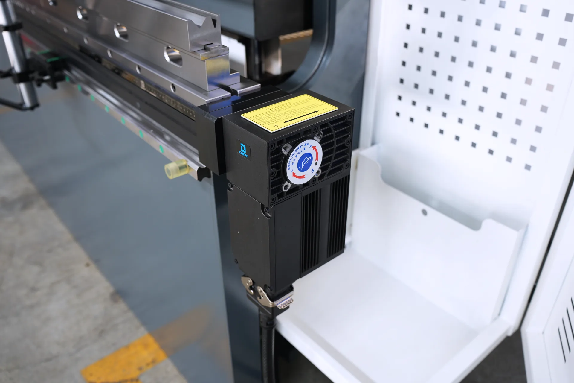 CNC Press Brake MB8-110T3200 4+1 Axis With DELEM DA53T controller - Pictures 11 Electric Crowning System