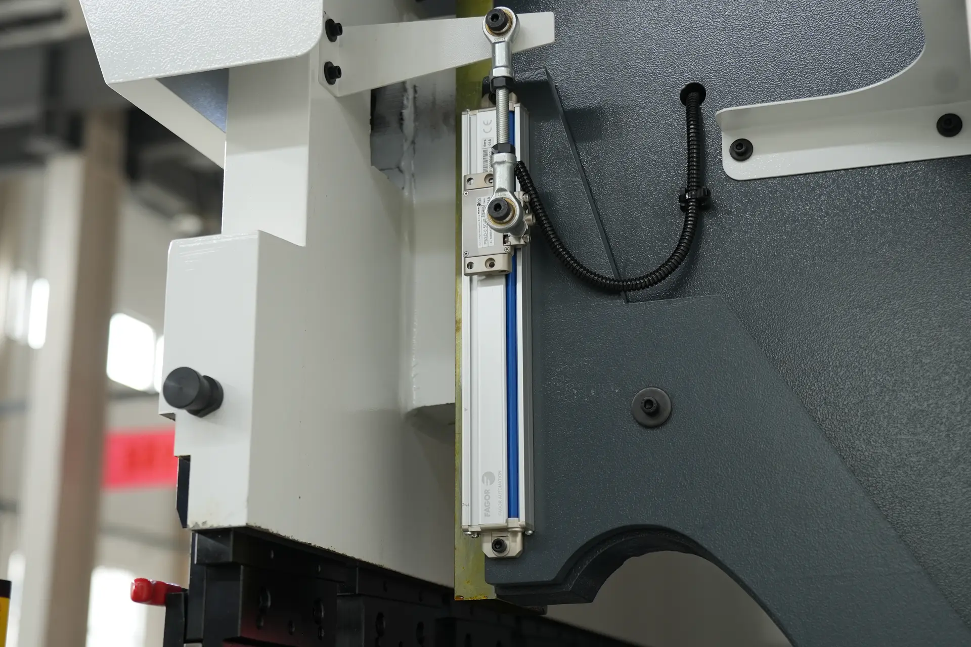 MB8 175T3200 6+1 Axis with DA-53T Fagor Grating Ruler