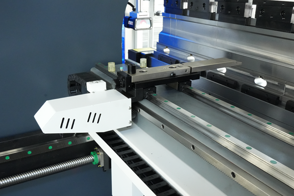 MB8-80T2500 DELEM DA66T 6+1 Axis CNC Press Brake, Sheet Metal Bending Machine - Pictures 16 MB8-80T2500 with DA66T CNC BackGauge