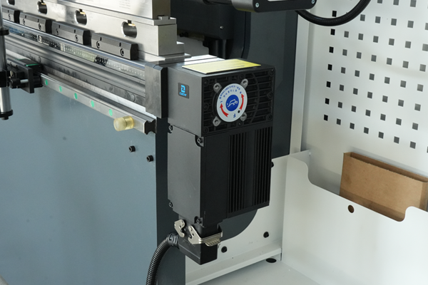 MB8-80T2500 DELEM DA66T 6+1 Axis CNC Press Brake, Sheet Metal Bending Machine - Pictures 11 MB8-80T2500 with DA66T Electric Crowning System