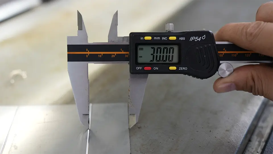 Operation process of vertical v grooving machine - Pictures 24 Measure whether the data of each working step meets the requirements