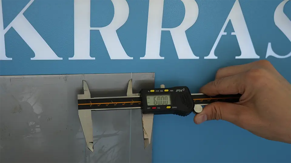 Operation process of vertical v grooving machine - Pictures 25 Measure whether the data of each working step meets the requirements