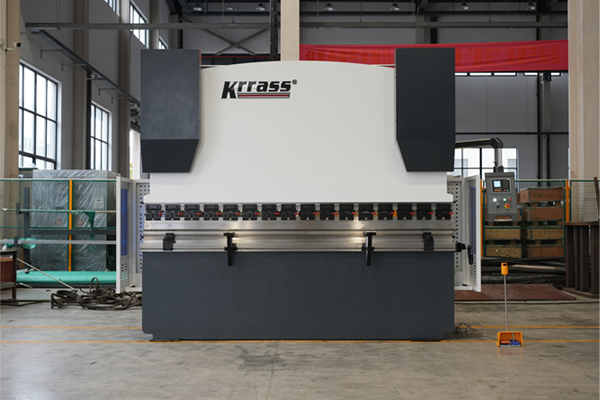 WC67K-300T3200 Sheet Metal Press Brake Machine with E21 Control and Manual Crowning - Pictures 9 300Ton Press Brake WC67K-300T3200 E21 Front of the fuselage