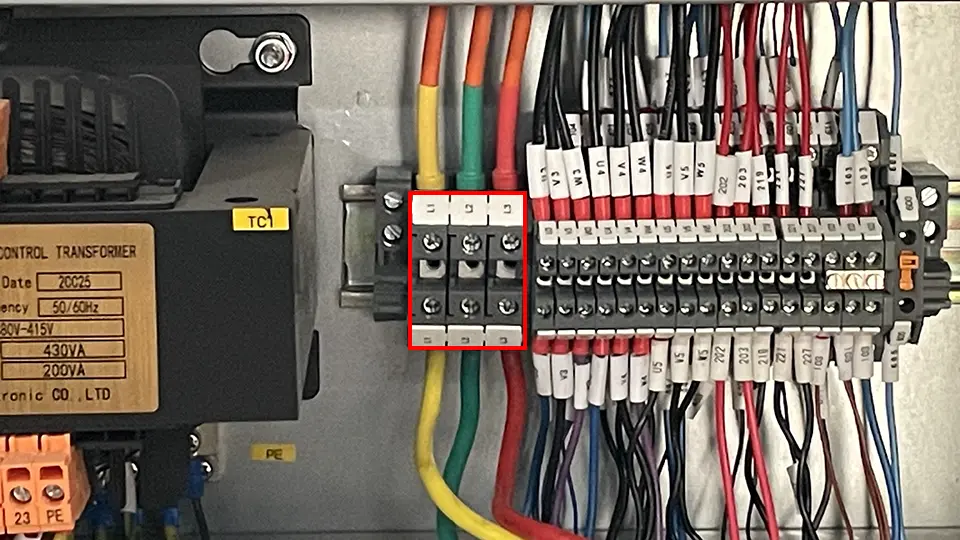 DELEM DA53T china press brake installation - I - Pictures 11 Power socket for KRRASS press brake