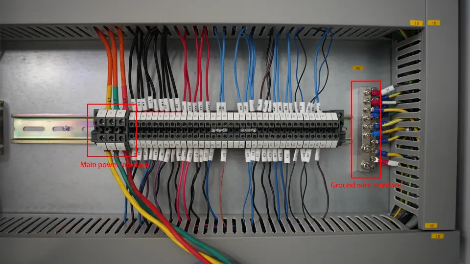 DELEM DA58T CNC press brake installation-I - Pictures 11 Power socket for KRRASS press brake