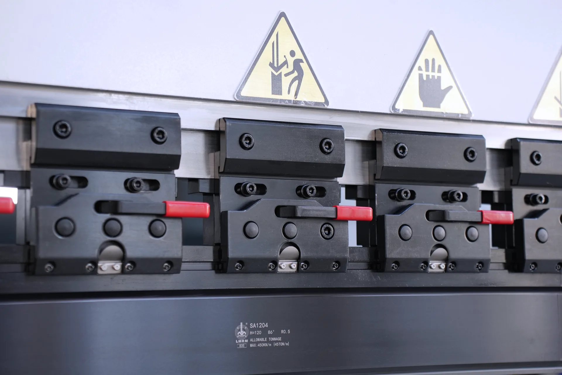 Bending Machine Manufacturer Direct Purchase, MB8-110T3200 DA53Tx 4+1 axis Bending Machine for Sale - Pictures 22 Bending Machine Manufacturer Direct Purchase, MB8-110T3200 DA53Tx 4+1 axis Bending Machine for Sale - precision quick clamping device 1