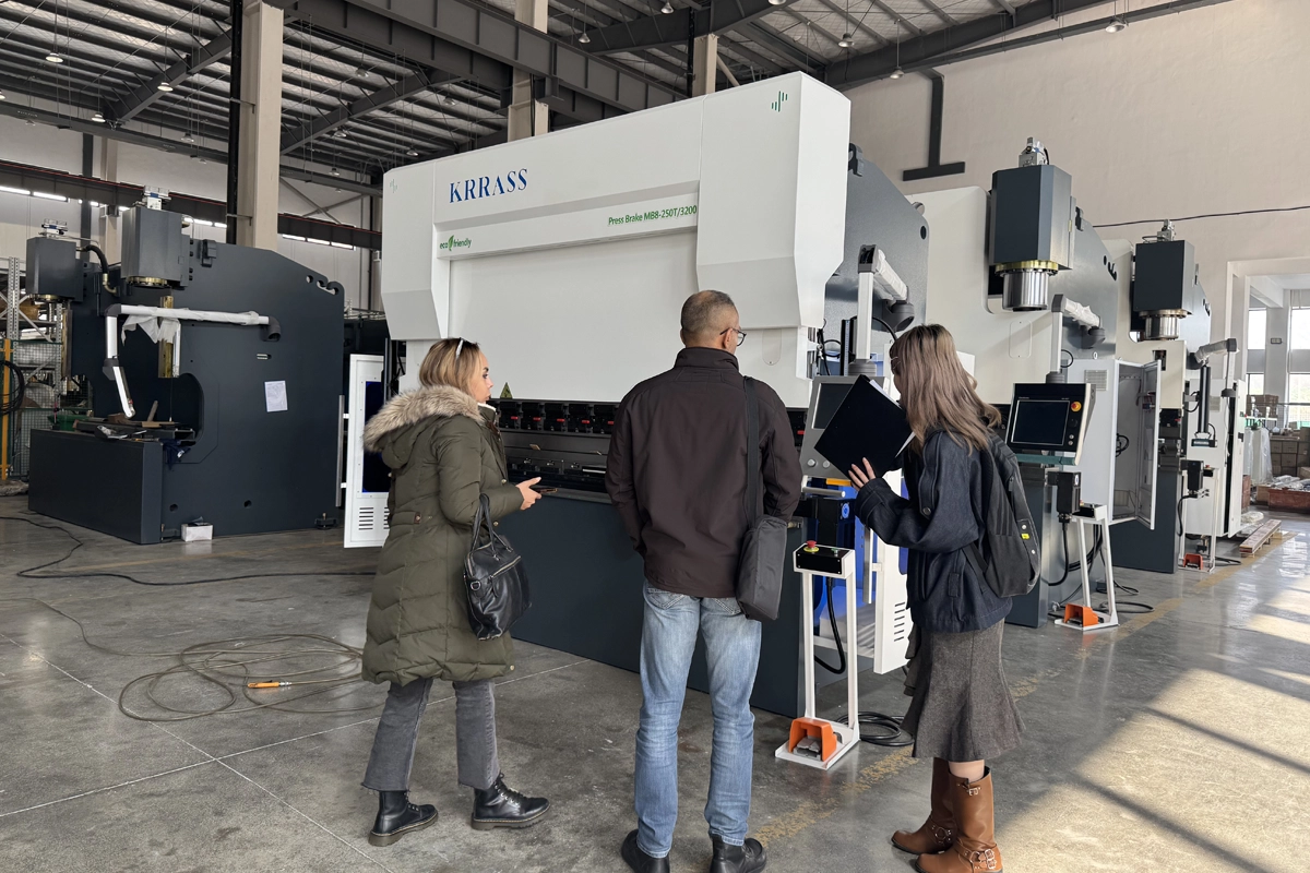 Best Metal Press Brakes for Precision and Efficiency - Pictures 6 Comparison of Top Models