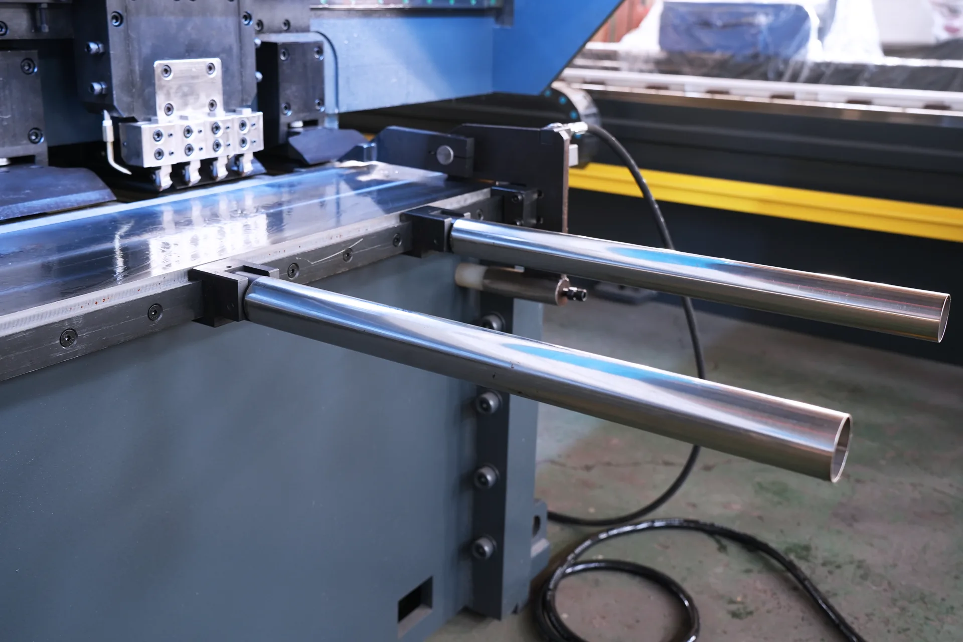 V Groover For Sale, Vertical V Grooving Machine HRK-1250X3200 - Pictures 14 Quick-change Front Support