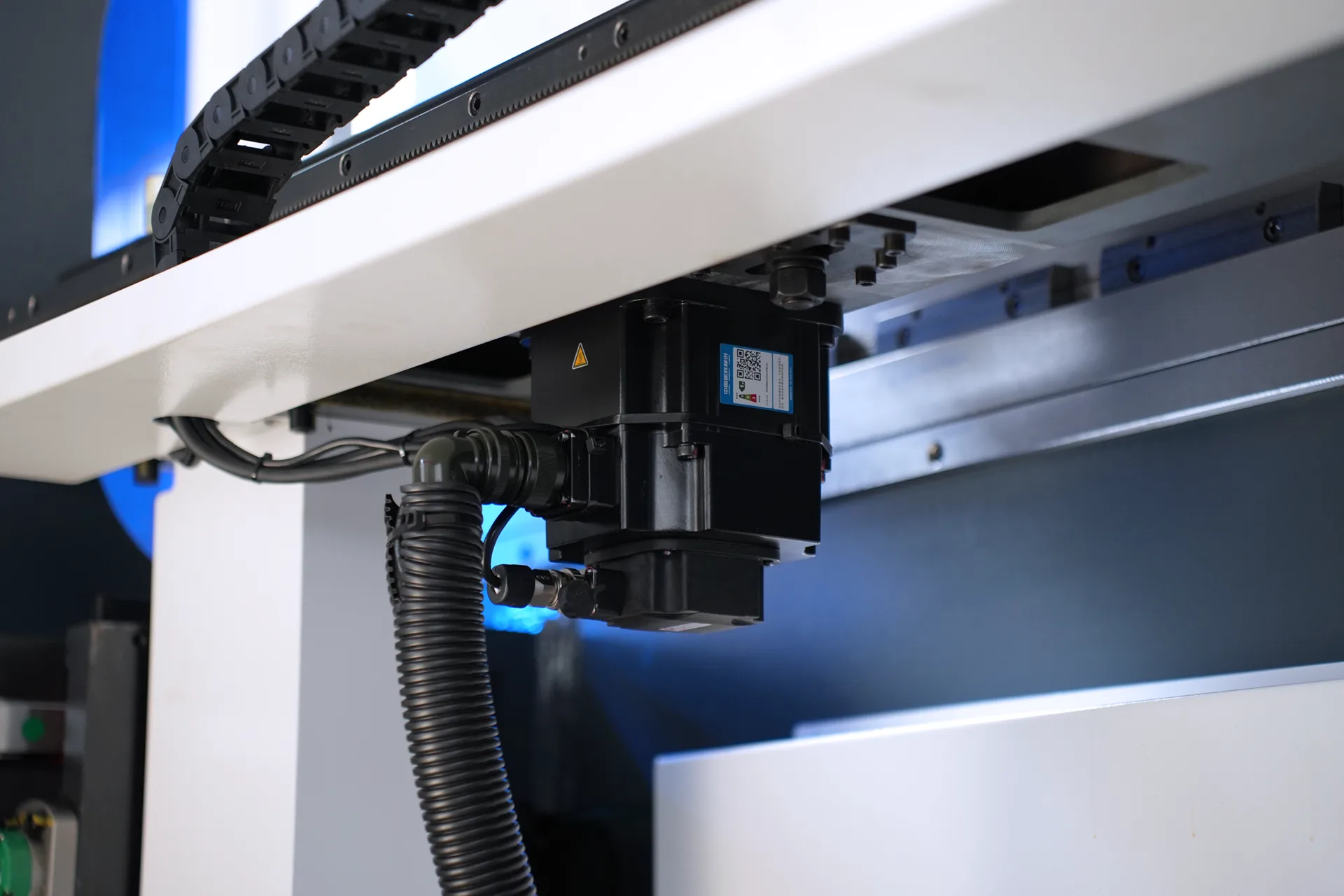 DELEM DA66T Metal Bending Machine, PBS-175T3200 DA66T 6+1 Axis - Pictures 21 DELEM DA66T Metal Bending Machine, PBS-175T3200 DA66T 6+1 Axis - r axis servo motor