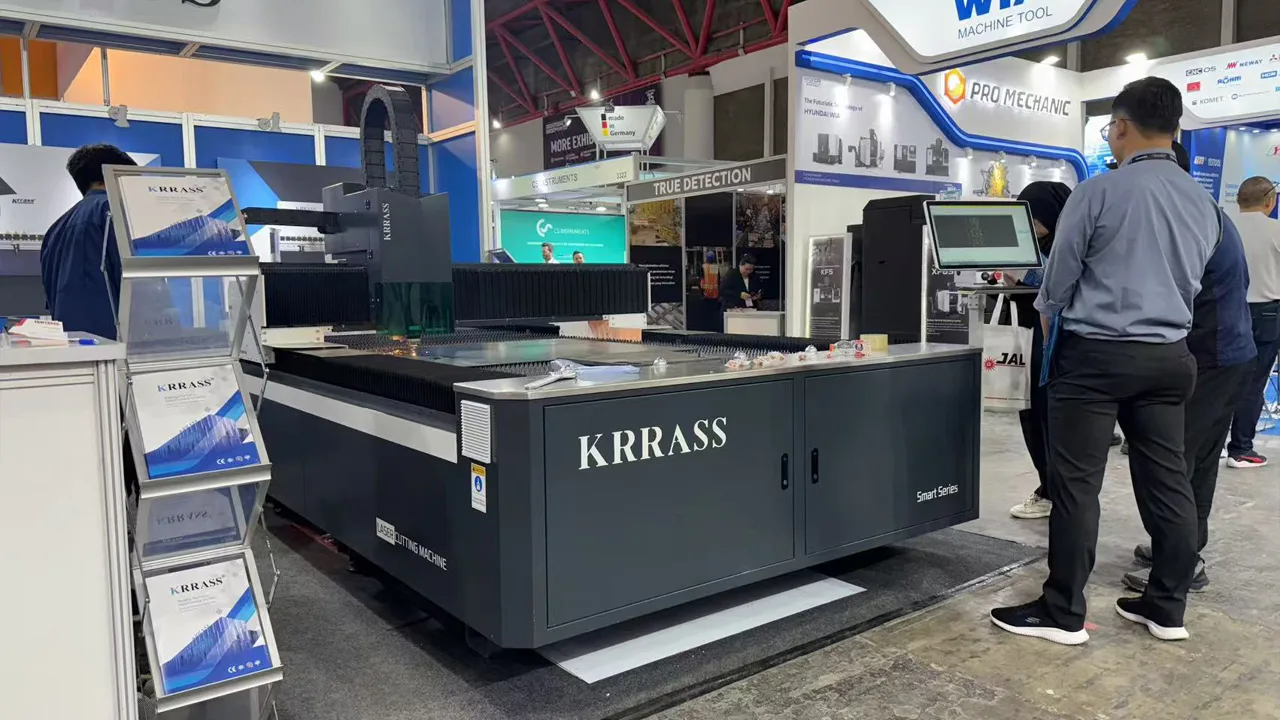 Table fiber laser cutting machines shine at Indonesian exhibition - Pictures 6 RAS-3015 Smart 3000W Fiber Laser Cutting Machine