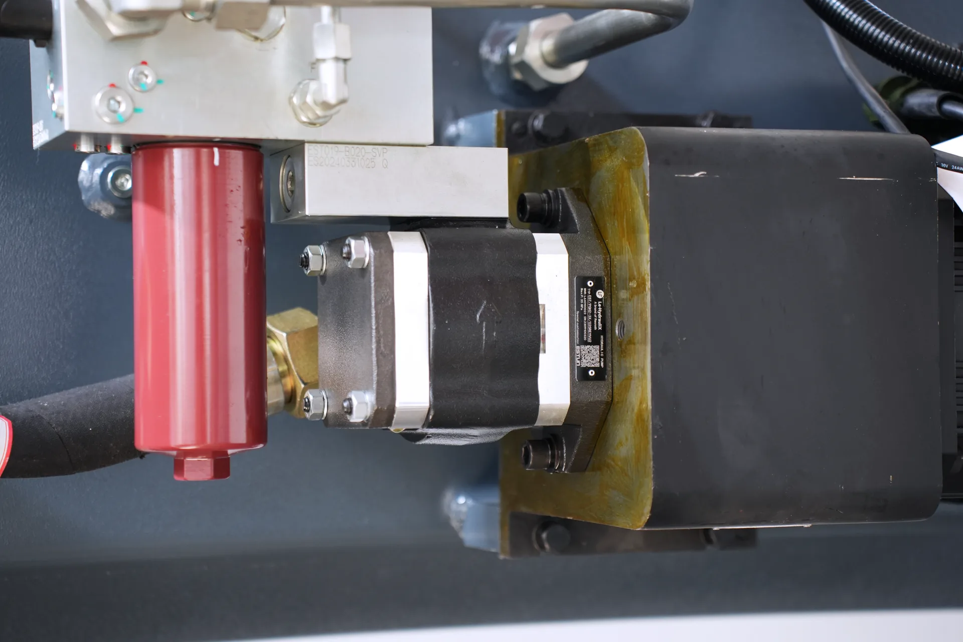 DELEM DA66T Metal Bending Machine, PBS-175T3200 DA66T 6+1 Axis - Pictures 15 DELEM DA66T Metal Bending Machine, PBS-175T3200 DA66T 6+1 Axis - rexroth hydraulic oil pump