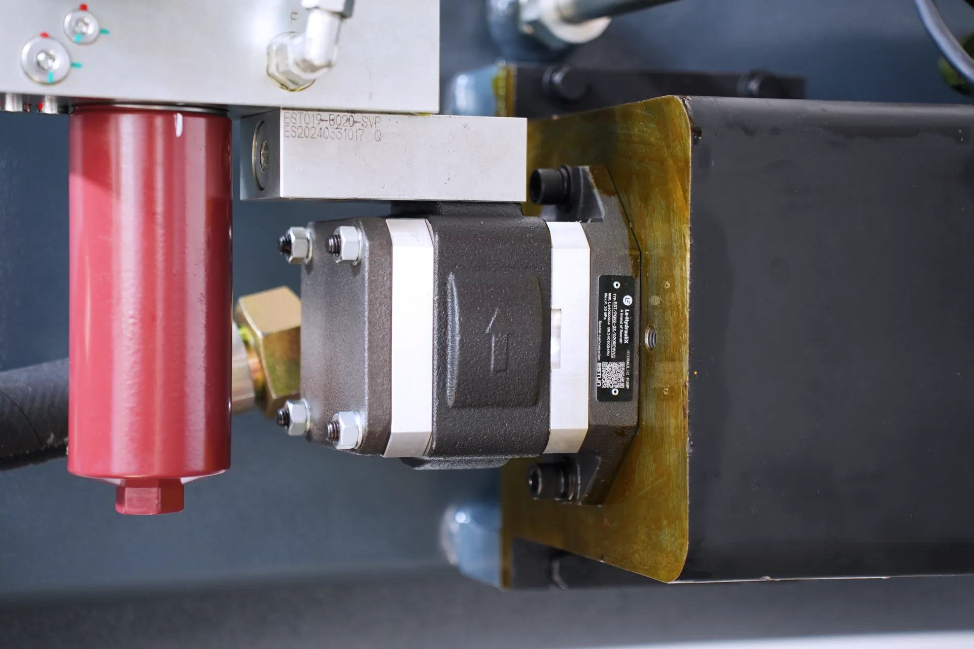 Sheet metal automated bending machine, PBS-135T3200 DA58Tx 4+1 axis sheet bender - Pictures 15 Sheet metal automated bending machine, PBS-135T3200 DA58Tx 4+1 axis sheet bender - rexroth hydraulic oil pump