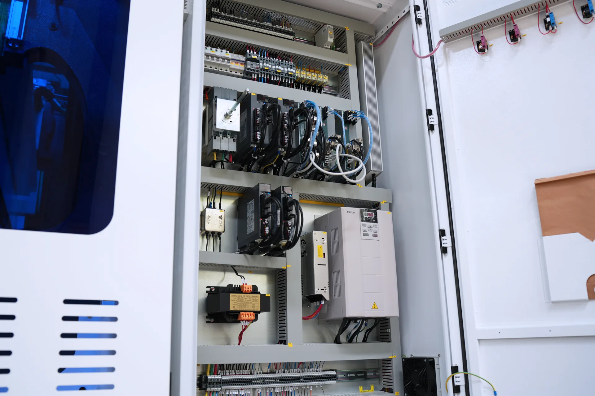 DELEM DA66T Metal Bending Machine, PBS-175T3200 DA66T 6+1 Axis - Pictures 13 DELEM DA66T Metal Bending Machine, PBS-175T3200 DA66T 6+1 Axis - schneider electric 5