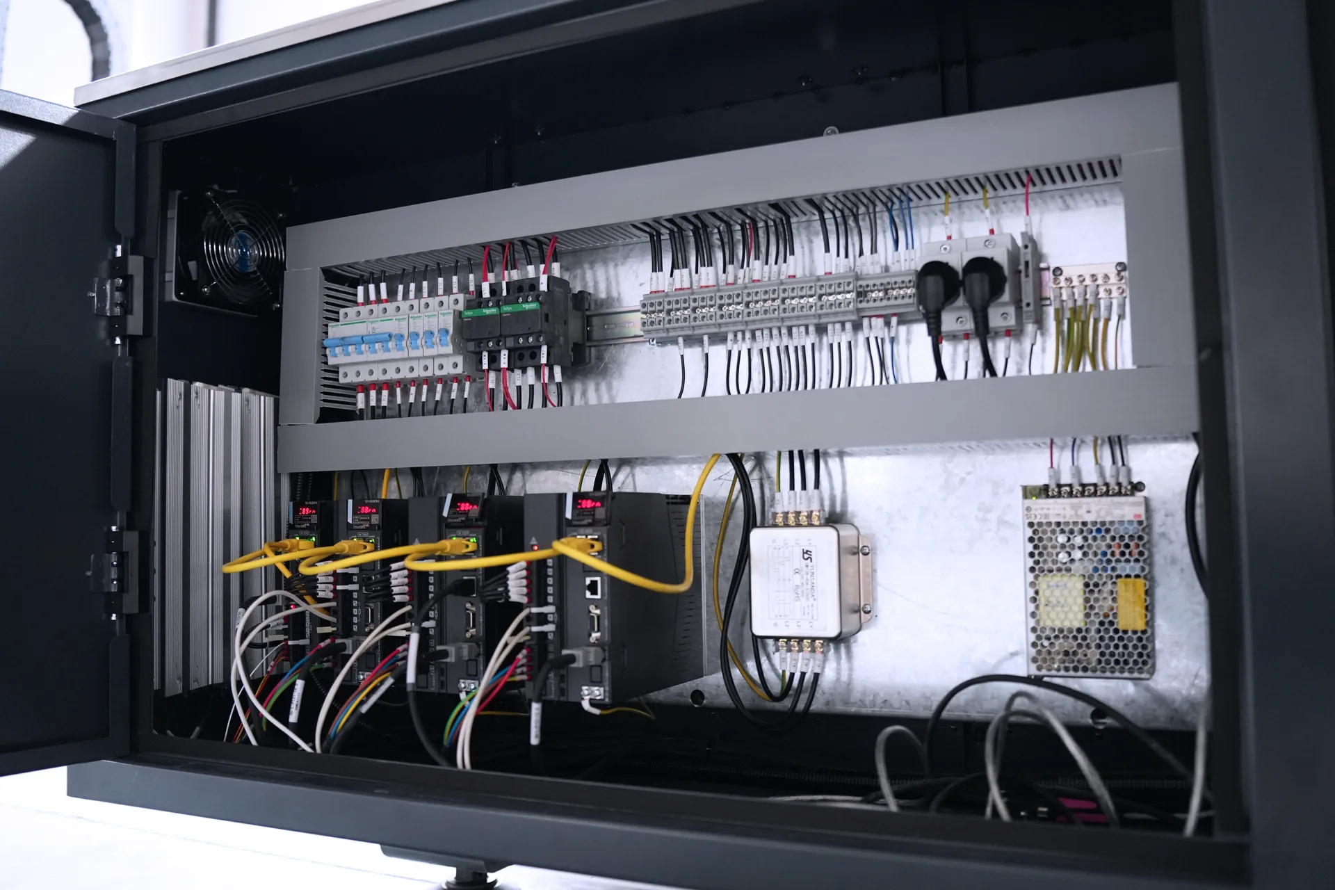 6kw laser cutter machine Price,6kw laser cutter,6kw fiber laser price - Pictures 18 6kw laser cutter machine Price,6kw laser cutter,6kw fiber laser price - schneider electric