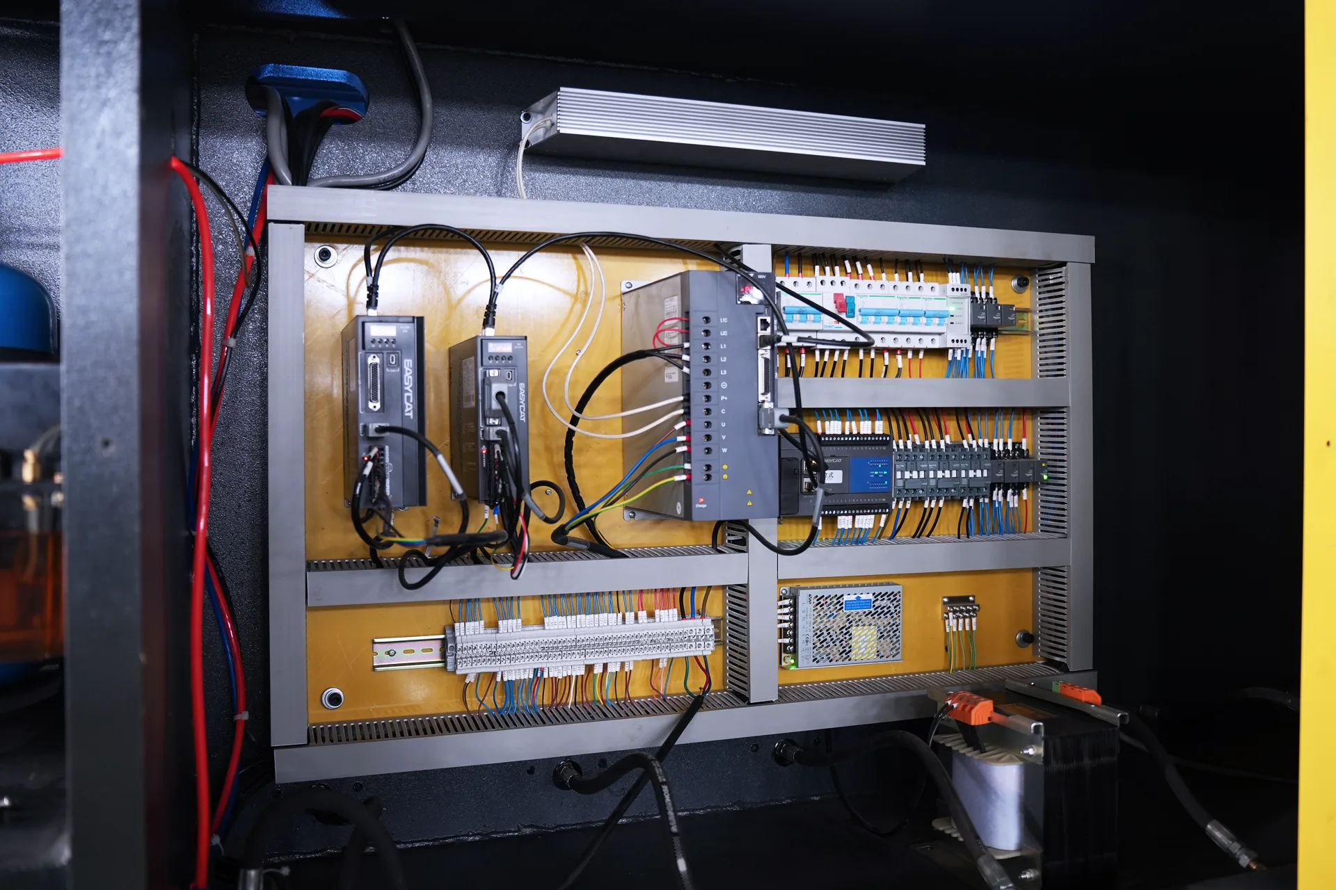 V Groover For Sale, Vertical V Grooving Machine HRK-1250X3200 - Pictures 11 Schneider Electric