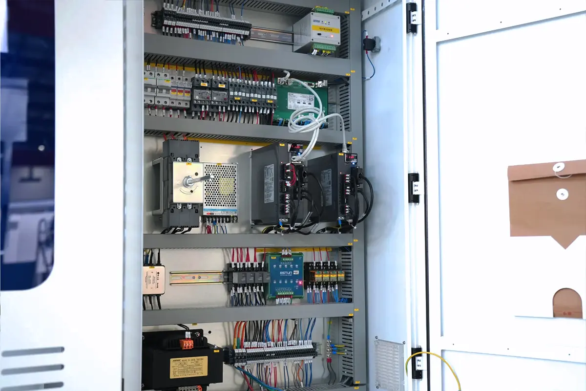 NC Press Brake with E310P Controller - Pictures 6 Schneider Electric