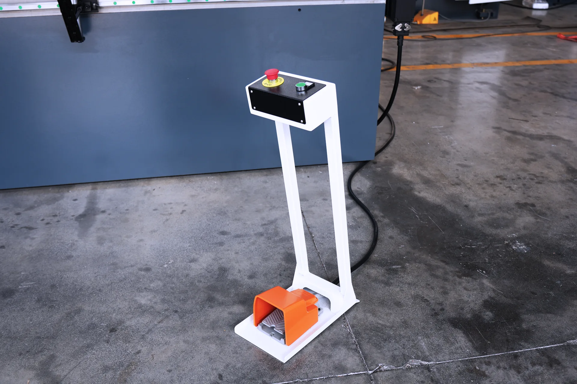 Press Brake Bending Machine MB8-210T6000 3+1 Axis With DELEM DA53T controller - Pictures 21 South Korea KACON Foot Switch