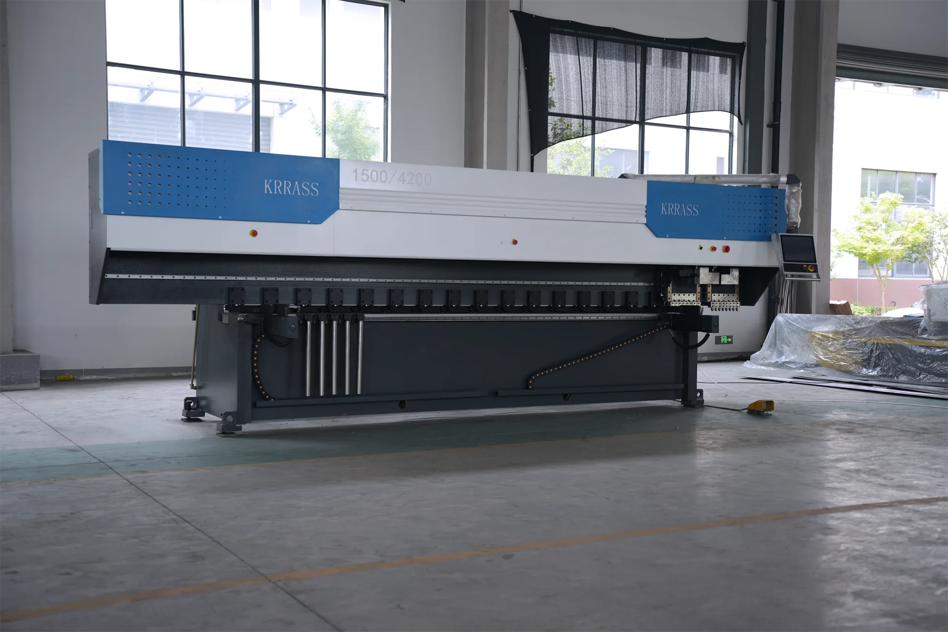 7-Axis Vertical V Grooving Machine with Double Rails HRK-1500X4200 - Pictures 9 7-Axis Vertical V Grooving Machine