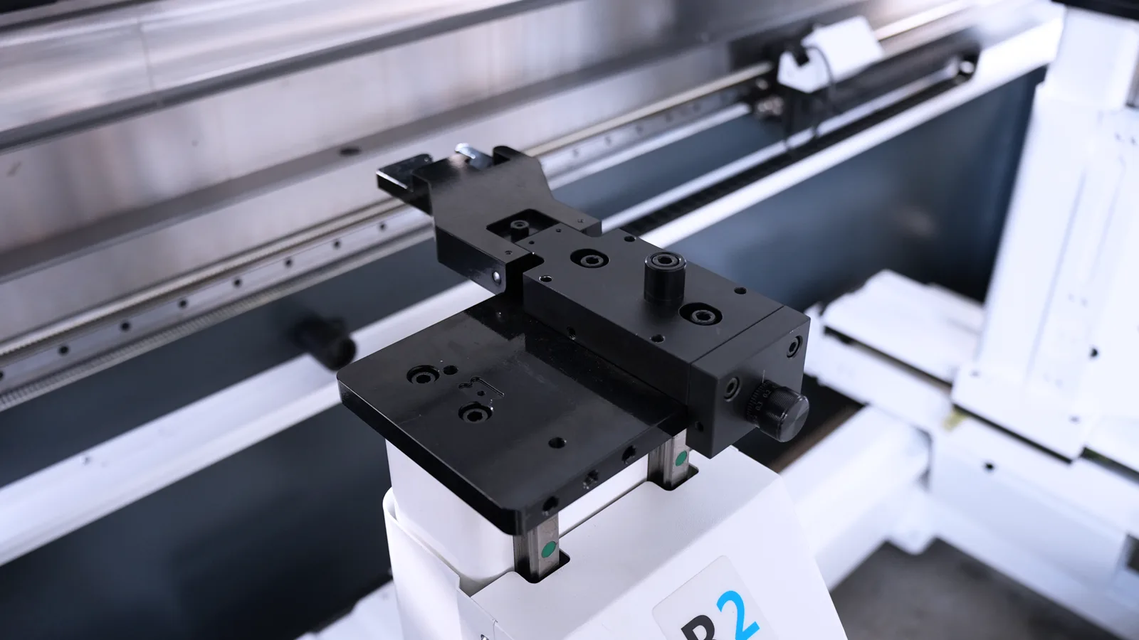 Press Brake Axis: Essential Knowledge for 6 Key Configurations - Pictures 6 the Back Gauge in Sheet Metal Positioning