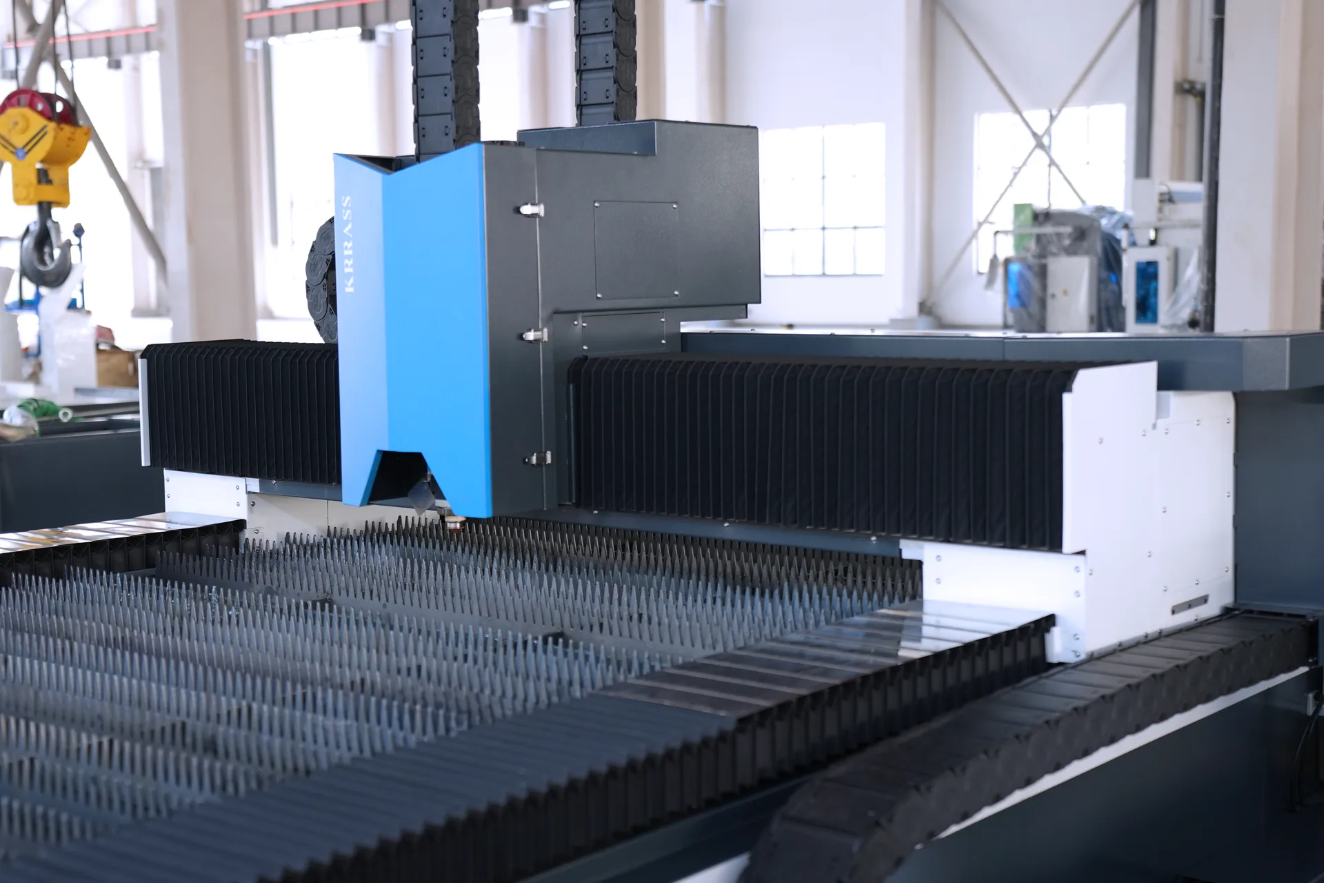 China Laser Cutting Machine Price, 3000W Sheet Metal Laser Cutting Machine For Sale - Pictures 16 The Fifth-generation Aviation Aluminum Alloy Beam