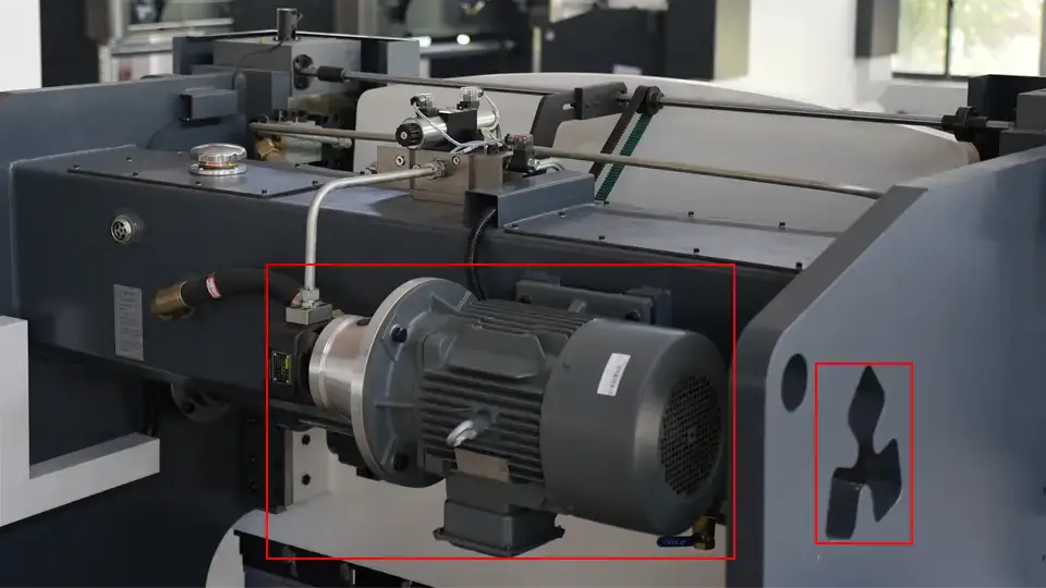 NC press brake with E21 installation - I - Pictures 23 The main motor of the NC press brake (left) and the observation hole of the air leaf (right)